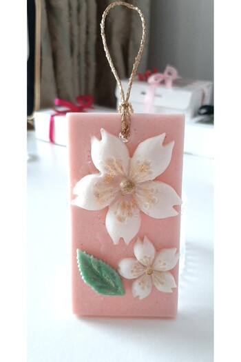 ArtINA esmaraldchic Sakura closet air freshener with essential cherry blossom fragrance, hand-decorated and painted, natural wax
