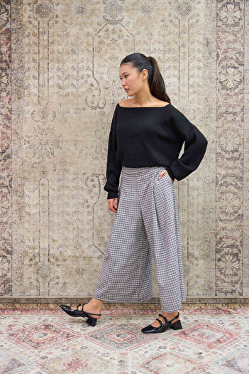 KÜÇÜĞÜM BUTİK Black Small Patterned Pleated Plaid Bermuda Pants