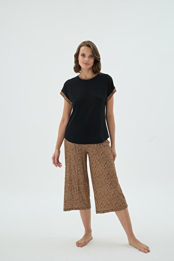 Sevim Women's Black Color Short Sleeve Patterned Capri Pajama Set C0T1N371