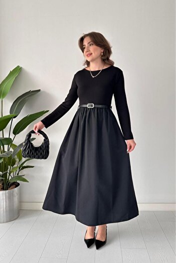 MaziButik Rochie cu detaliu din poplin cu centură, neagră