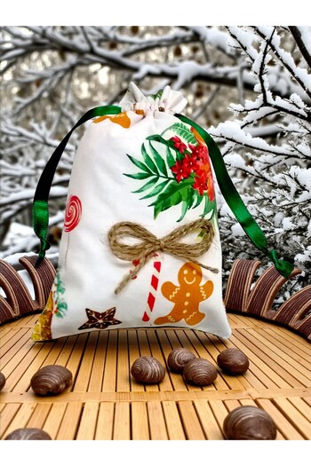 Armada Christmas Themed Cookie Man, Cookie House and Pine Cone Patterned Fabric Gift Bag – White (12X17 cm)