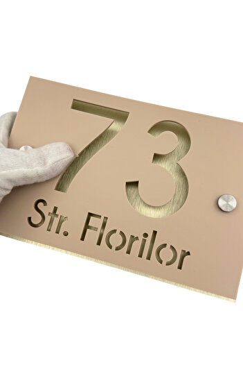 Adresa VIP PREMIUM HOUSE NUMBER - Satin Cream Brushed Gold Aluminum 2 Silver Spacers - 20x13cm