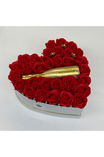 velve Gold Red floral arrangement, heart box with soap roses and Prosecco Bottega Gold, Red