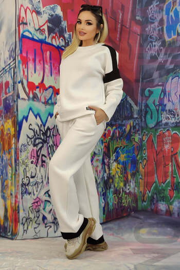WildFashion Sports/casual tracksuit made of warm and fluffy material P796-211