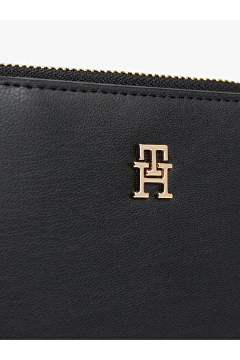 Tommy Hilfiger TH Icon Orta Boy Fermuarlı Kapaklı Kadın Siyah Cüzdan AW0AW17742BDS