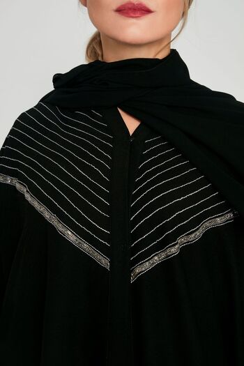 Stylish Emirati design abaya in black