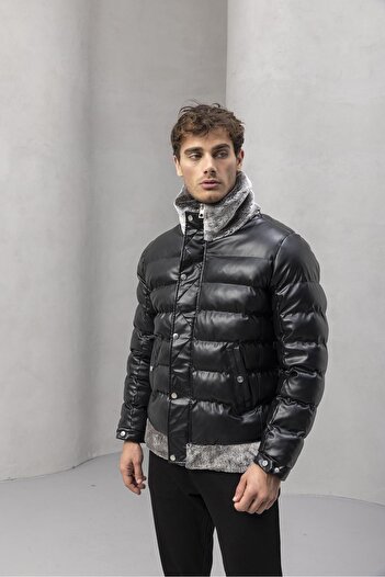 Valiberta Men's Coat with Fur Collar, Snap Fasteners and Zipper - Black