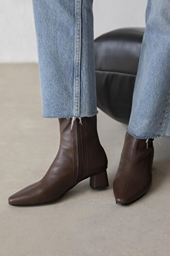 STRASWANS Amor Women's Stretch Blunt-Toe Leather Boots Brown
