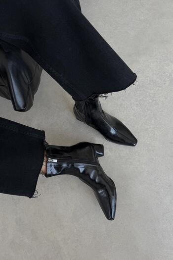 STRASWANS Amor Women's Blunt-Toe Wrinkled Leather Boots Black