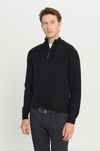 AC&Co / Altınyıldız Classics Men's Black Standard Fit Regular Cut Zippered Bato Collar Knitwear Sweater