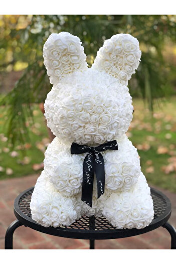 velve Iepuras floral alb 40cm decorat manual cu trandafiri spuma, in cutie cu funda, Alb