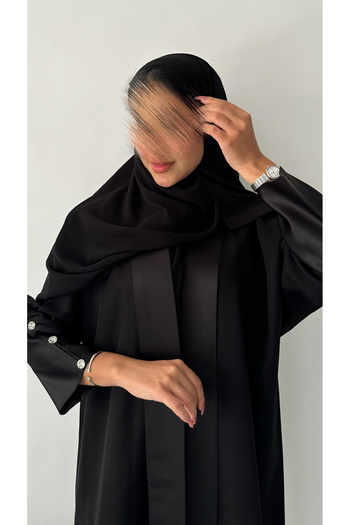 outline Black abaya with sleeves and a luxurious collar