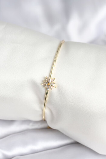 BESKAR Gold Color Brass Women's Bracelet with Star Figure