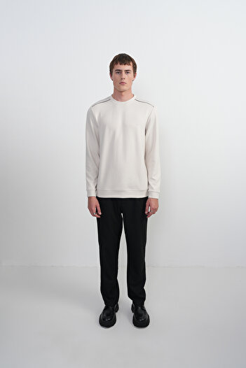 SILVANO Men's Shoulder Striped Crew Neck Cream Sweatshirt