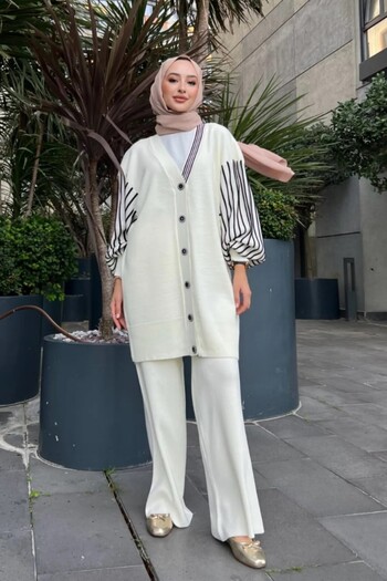 LOBOLIC Stylish and Comfortable Women's Buttoned Knitwear Cardigan Set