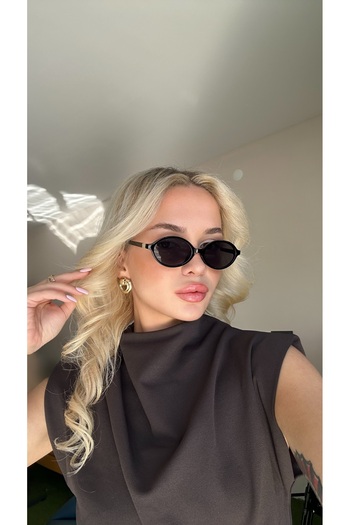 TomyHelf Oval Frame Black Glass Black Frame Gold Detailed Sunglasses