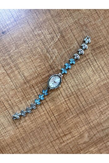 LOOQ Vintage Women's Wristwatch with Zircon Stone Detail