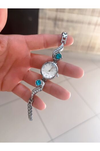 LOOQ Vintage Zircon Stone Detailed Women's Wristwatch