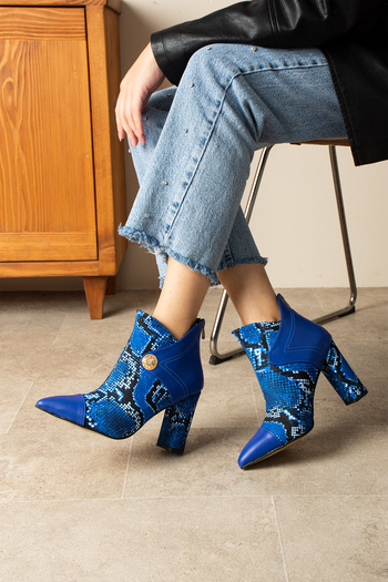 BERFONA Layla Saks Snake Printed 7 cm Heel Button Detail Zippered Boots Bottie
