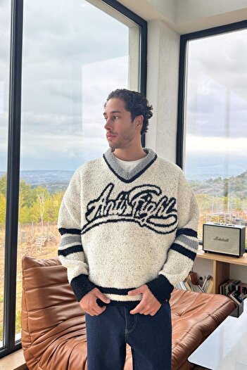 Flaw Wear Anti Fight Embroidered Plush Sweater
