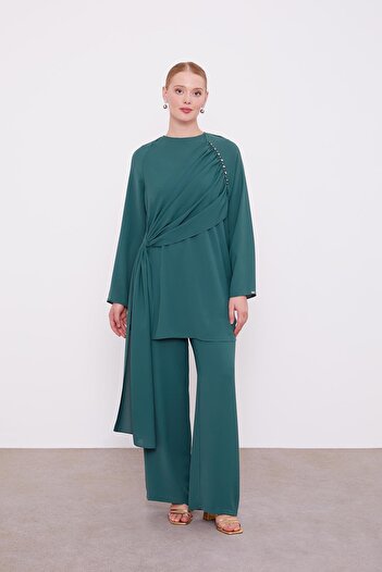 Levidor Double Set with Green Embroidery Detail