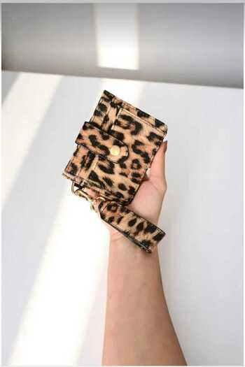 mlio Women's Leopard Keychain and Card Holder Detailed Minimal Wallet