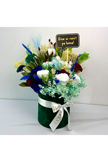 velve Aranjament floral Infinity,flori naturale criogenate,pancarta textul "Bine ai venit pe lume!"43 cm