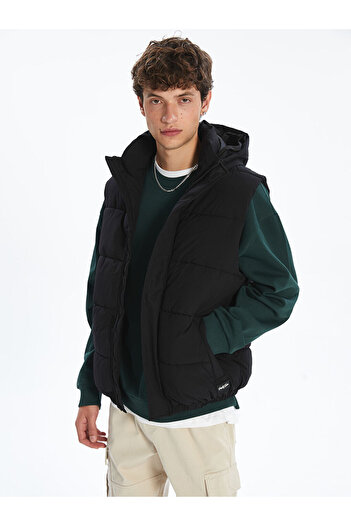 LC Waikiki Standard Fit Hooded Men's Puffer Vest