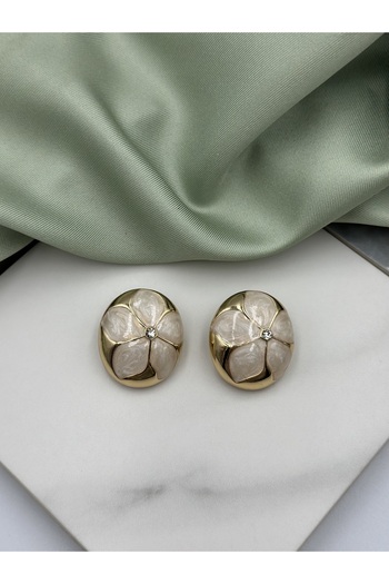 Unzilee Cream Flower Enamel Zircon Solitaire and Gold Gold Detailed Design Earrings