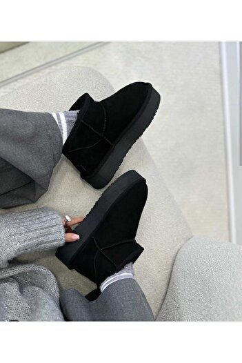 PremiumShoes Cizme de iarnă din piele intoarsa cu blana in interior