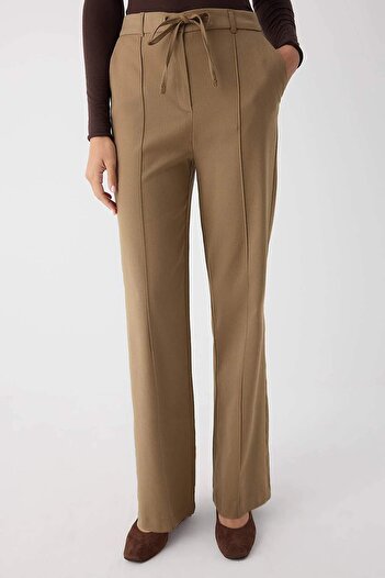 Trendyol Collection Wardrobe Essentials Παντελόνι με φαρδύ πόδι με κορδόνια βιζόν με χειμερινό κλειδί |   TWOAW26PL000122
