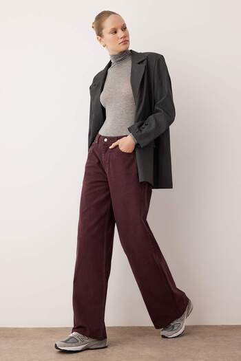 Trendyol Collection Burgundy Regular Waist Loose/Wide Leg Jeans Twoaw26Je00203