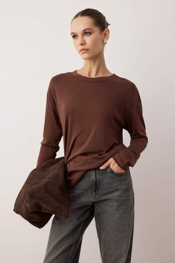Trendyol Collection Wardrobe Essentials – Brown Crew Neck Relaxed/Comfortable Fit Knitted T-Shirt |   Twoaw26Ts000100