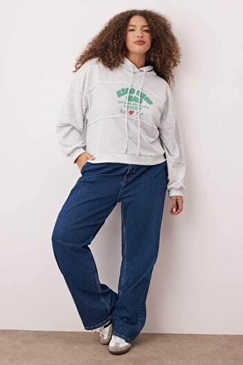 Trendyol Curve Gray Melange Hooded Puff Printed Wide Fit Crop Boy Knitted Plus Size Sweatshirt Tbbaw26Ao00027