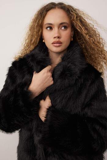Trendyol Collection Black Fur Mono Closure Oversize Midi Coat Twoaw26Kb00006