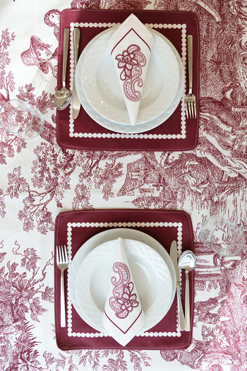 DEKOMOD 13 Piece French Country Pattern Tablecloth Set Cocktail Napkin Placemat Set Dowry Case Gift