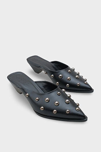 Capone Outfitters Meredith Pointed Toe Closed Toe Women's Slippers with Metal Accessories