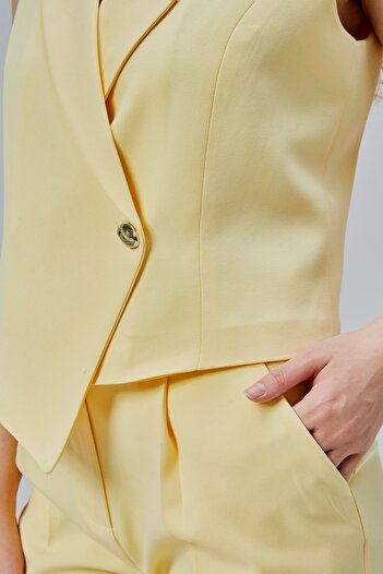 Bolivente Yellow Regular Fit Lined Woven Vest
