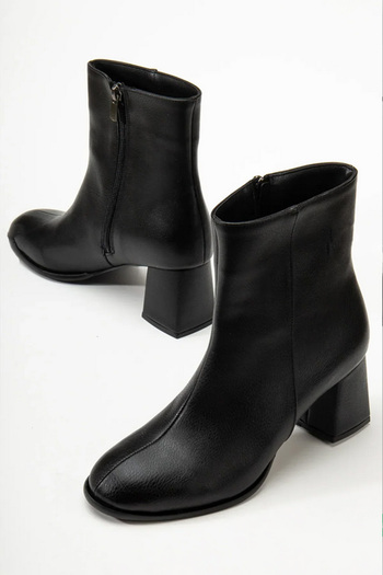 Preshley Women's Marta Black Thick Heeled Egg Toe Zippered Boots