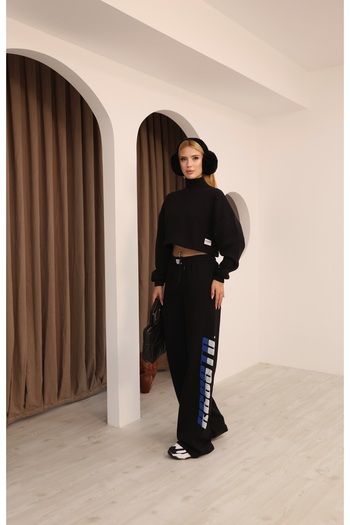 TİENDEROPA Women's Black Crop Sweatshirt and Wide-Leg Sweatpants Set with Side Lettering Detail