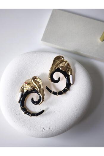 VOBEEYKU Gold and Black Detailed Brand Model Elephant Figure Earrings