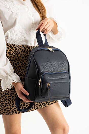 change time Backpack with Front Pocket and Zipper, 4 Compartments, Width: 25 Cm, Length: 30 Cm, Depth: 12 cm