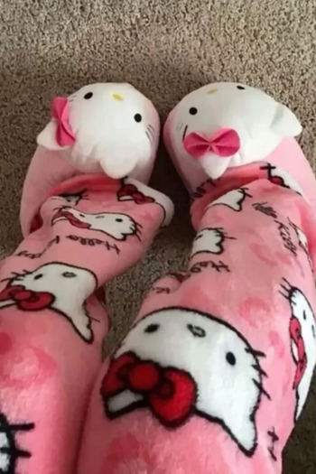 Touz Moda Sanrio Cute Kitty Plush Slippers