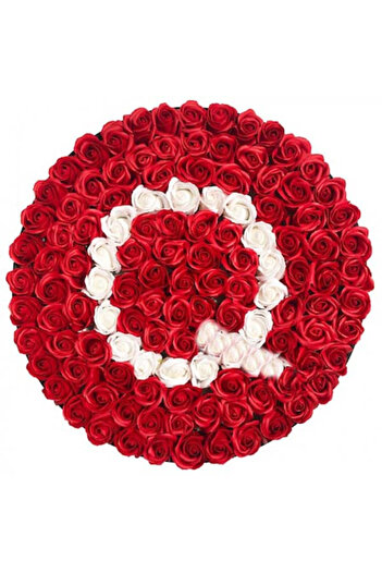 velve Personalized floral arrangement with the letter Q, black round box with 101 soap roses, Red