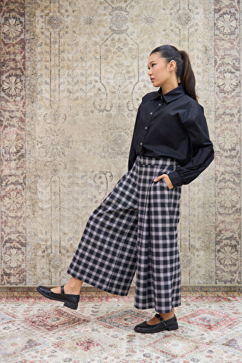 KÜÇÜĞÜM BUTİK Black Checkered Burgundy Striped Plaid Pleated Bermuda Pants