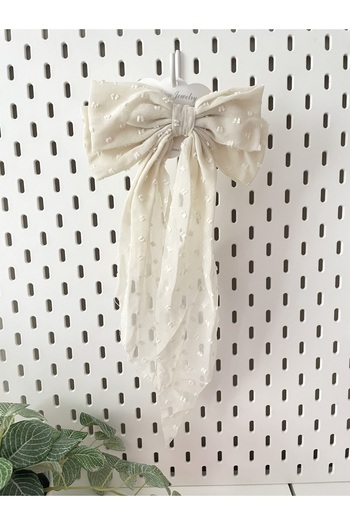By Selen Suyolcu Thin Fabric Large Dangling Bow Model Processing Patterned Automatic Buckle