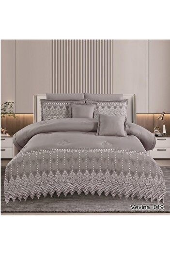 Roshen A sophisticated microfiber lace bedspread set with prominent details and a touch of luxury and elegance. A quilt measuring 240*260.
