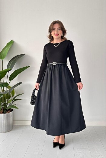 MaziButik Rochie cu detaliu din poplin cu centură, neagră