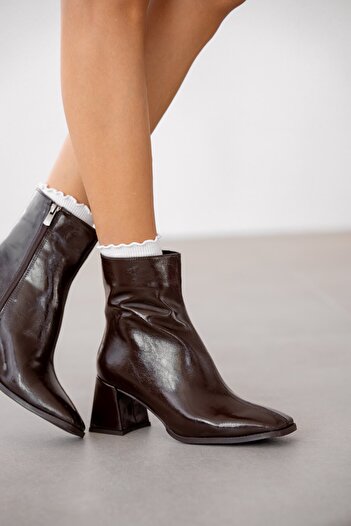 selinshoes Aris Front Line Detailed Blunt Toe Women's Boots-Brown Patent Leather