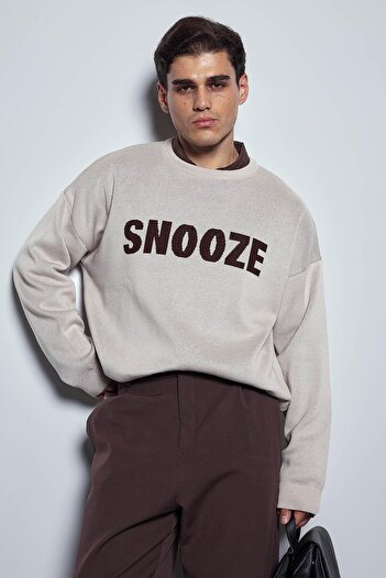 ablukaonline Men's Oversize Text Printed Sweater Beige